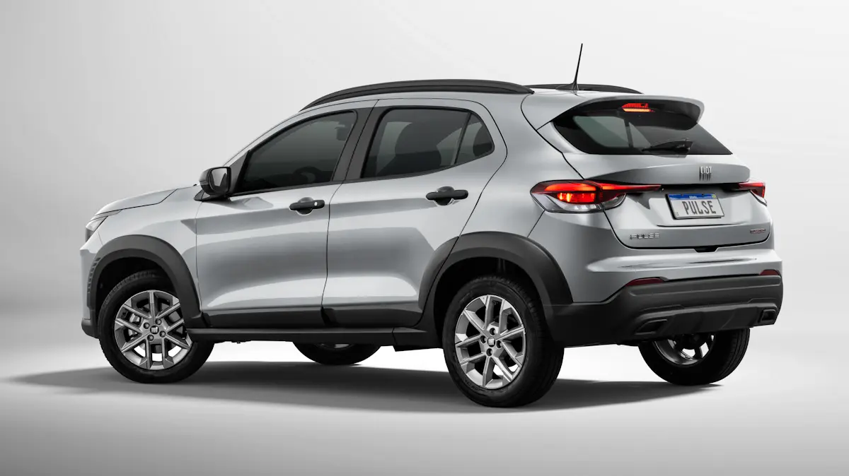 traseira do Fiat Pulse Sem Nome T200 prata