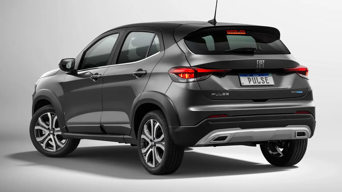 Fiat Pulse Impetus cinza com teto solar
