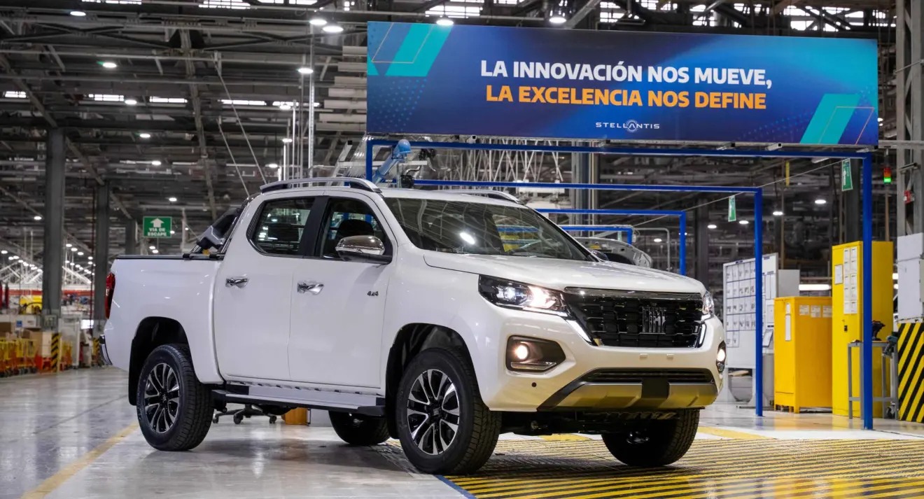 Fiat TItano com novo motor 2.2 na fábrica da Argentina