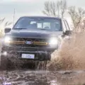 Ford F-150 Tremor de dianteira no fora de estrada