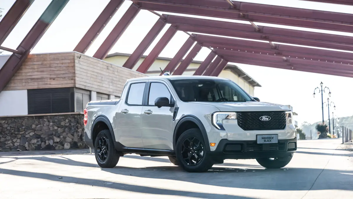 Imagem mostra Ford Maverick Black de frente