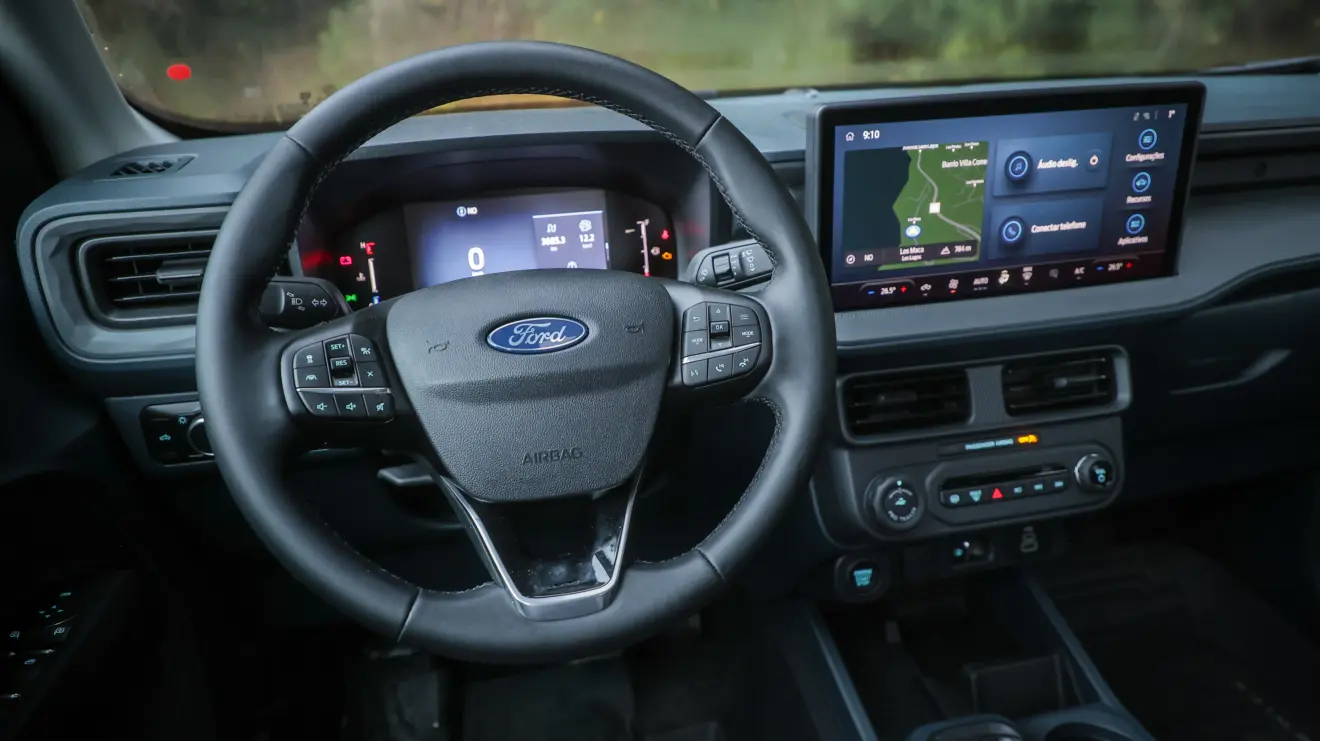 Interior da Ford Maverick Lariat Black