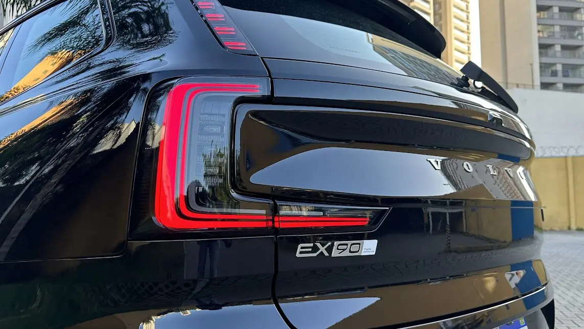 Detalhe da lanterna do Volvo EX90 Ultra