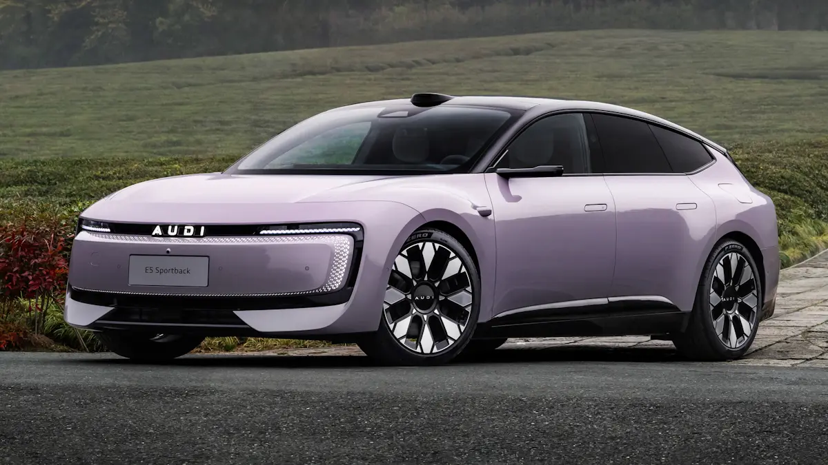 AUDI E5 Sportback rosa de frente