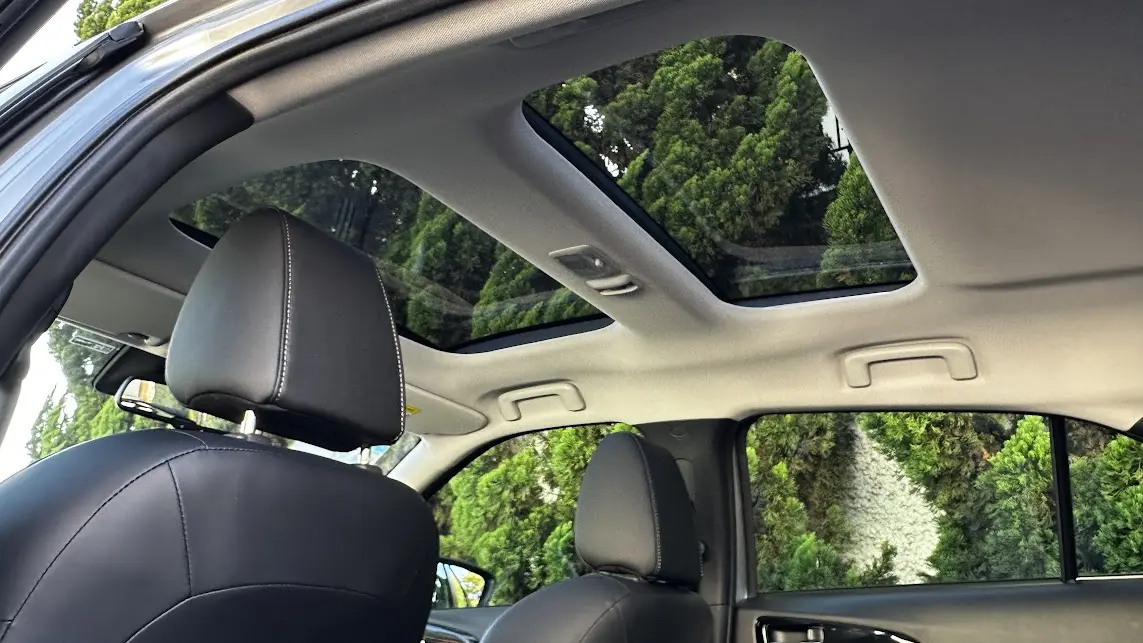 Teto solar duplo do Mitsubishi Eclipse Cross HPE-S 4x4