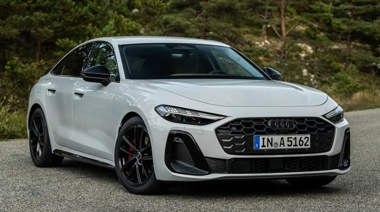 Novo Audi A5 2026 branco com detalhes pretos, visto de lado