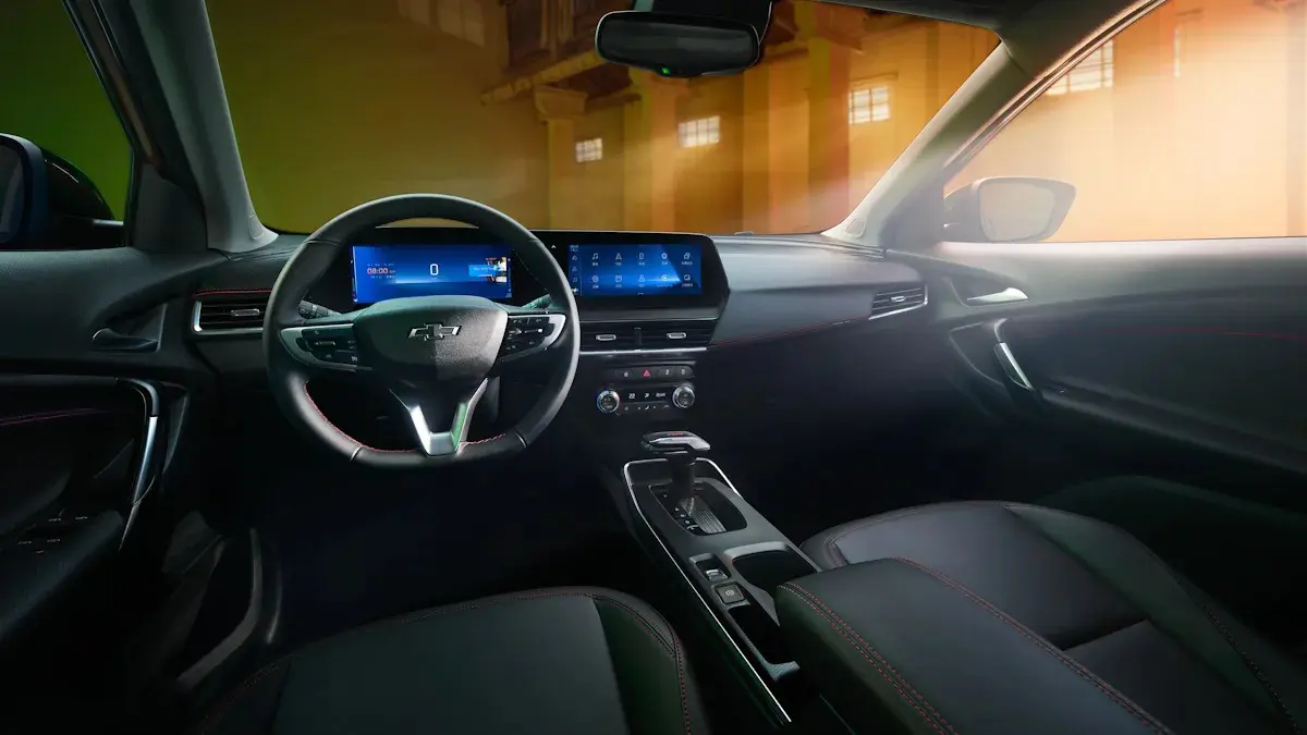 Imagem mostra interior do Chevrolet Tracker chinês