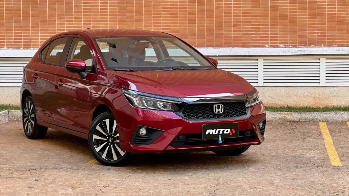 Honda City Hatch EX vermelho de frente