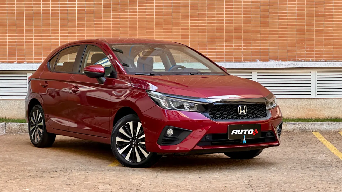 Honda City Hatch EX vermelho de frente