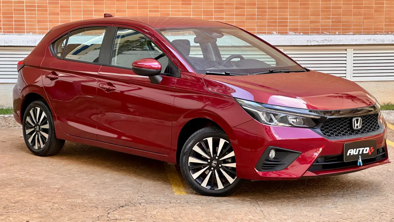 Honda City Hatch EX vermelho de frente