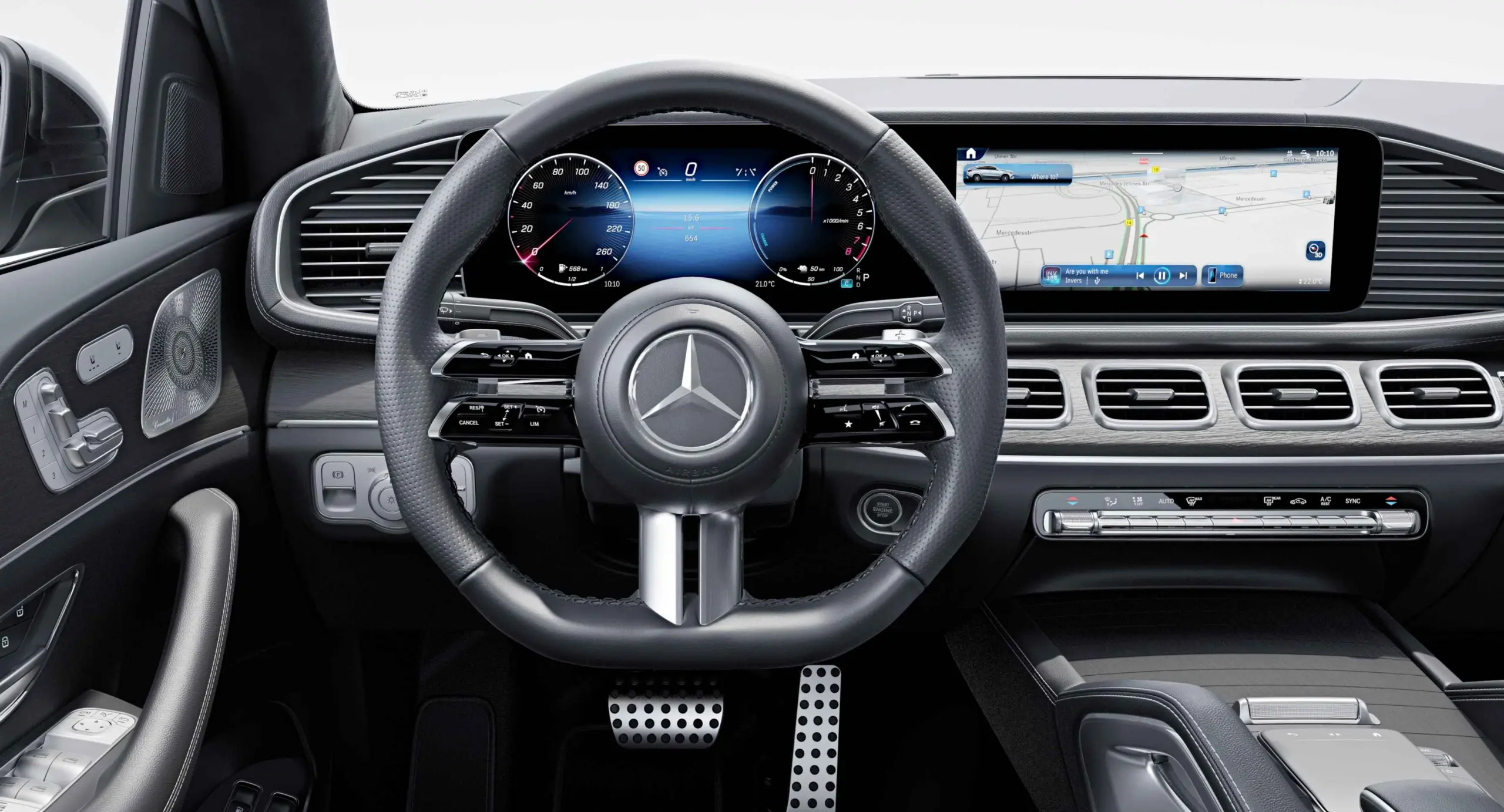 Detalhe do painel do SUV Mercedes-Benz GLE 450 4Matic