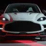 Imagem mostra o novo DBX S, novo SUV da Aston Martin de frente