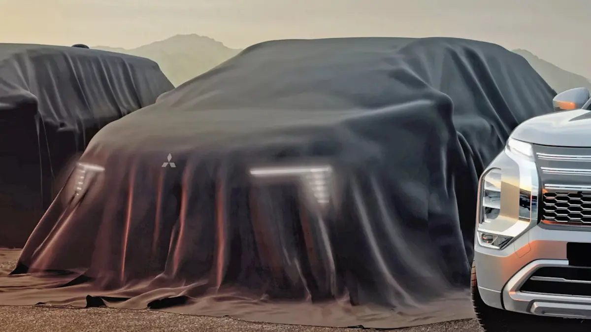 Teaser do novo Mitsubishi Eclipse Cross coberto por um tecido cinza