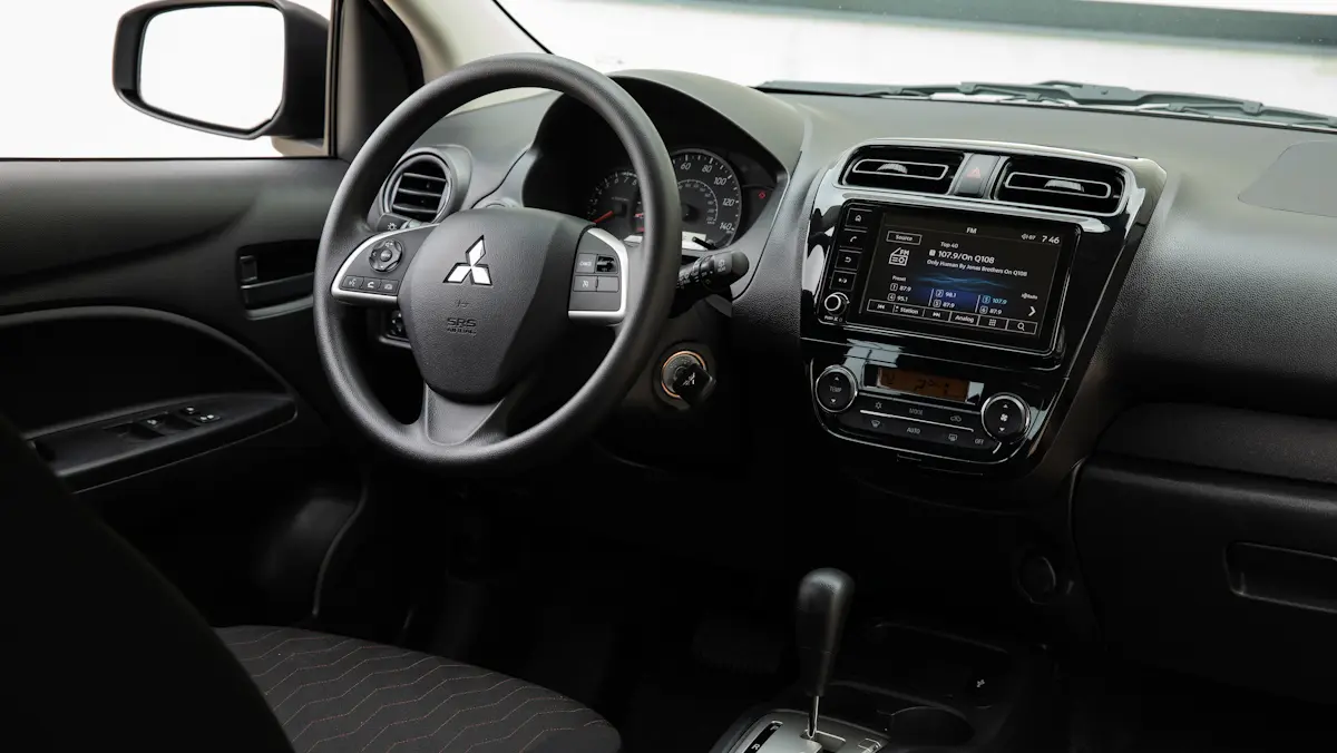 interior do Mitsubishi Mirage