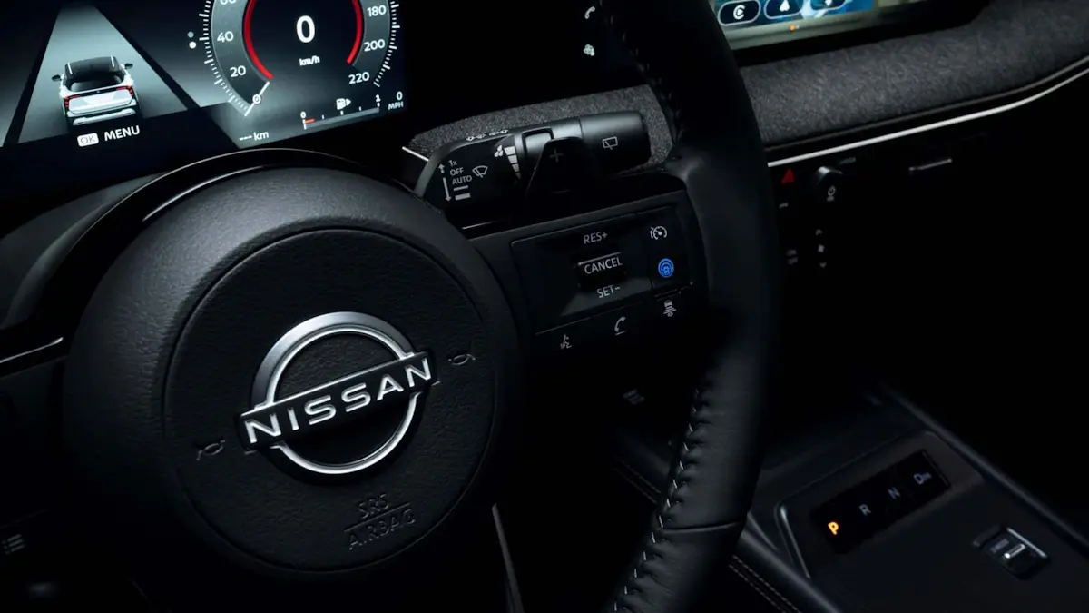 Imagem mostra painel de instrumentos e volante do novo Nissan Kicks 