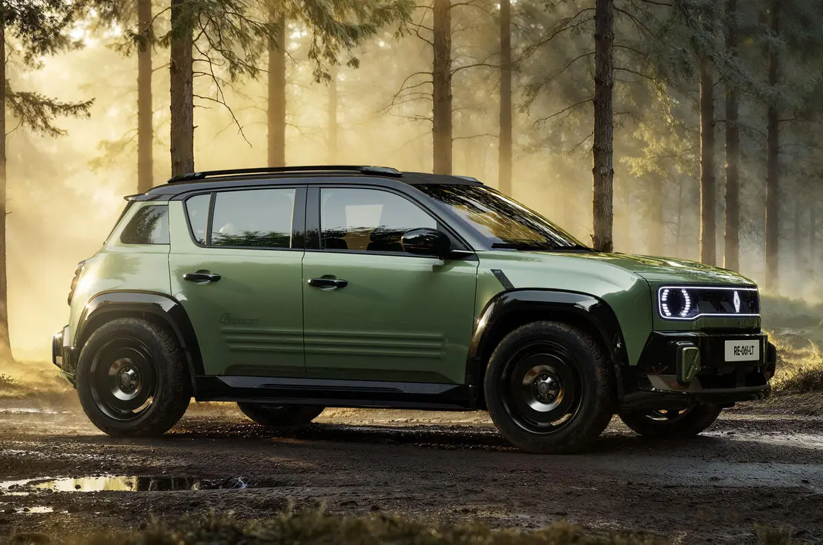 Renault 4 Savane 4x4 verde com detalhes pretos, visto de lado