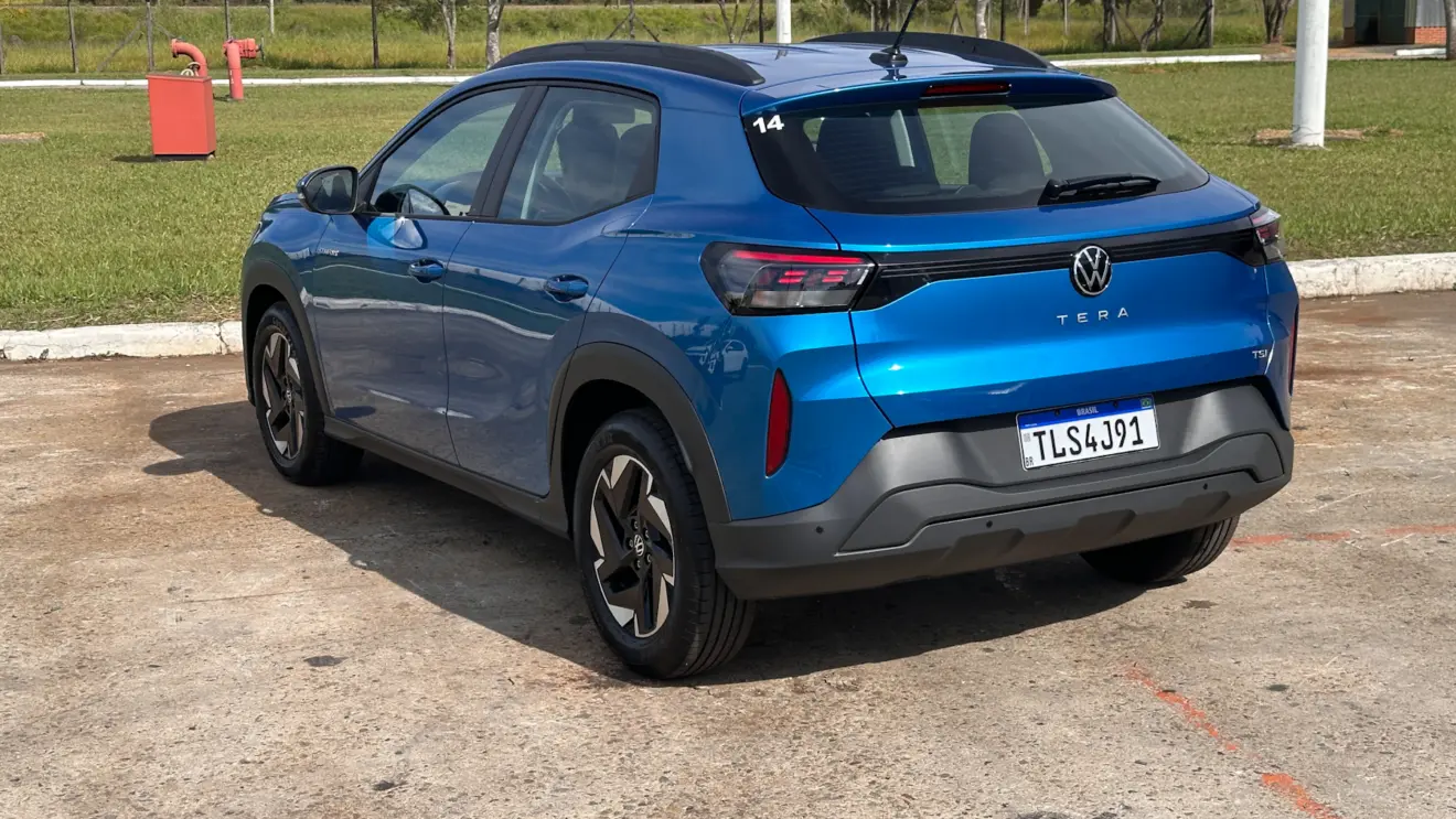 Volkswagen Tera Comfort azul de traseira