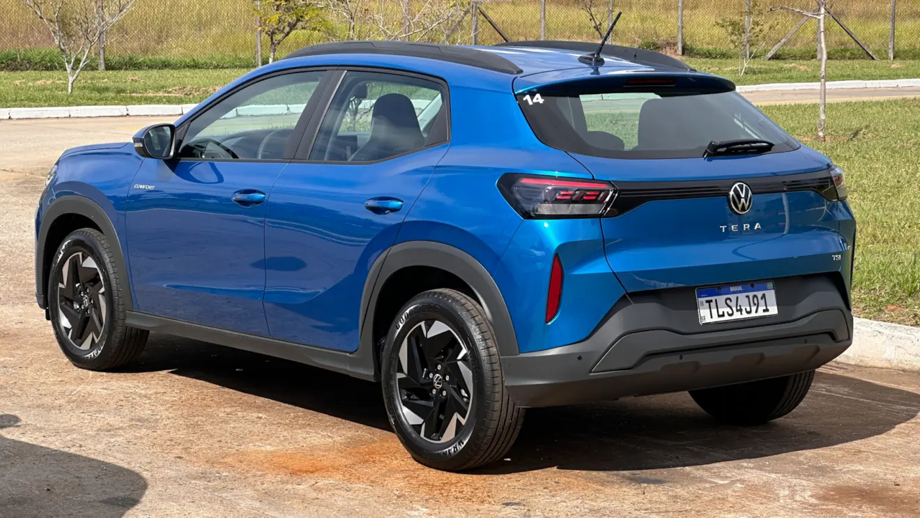 traseira do volkswagen tera comfort azul