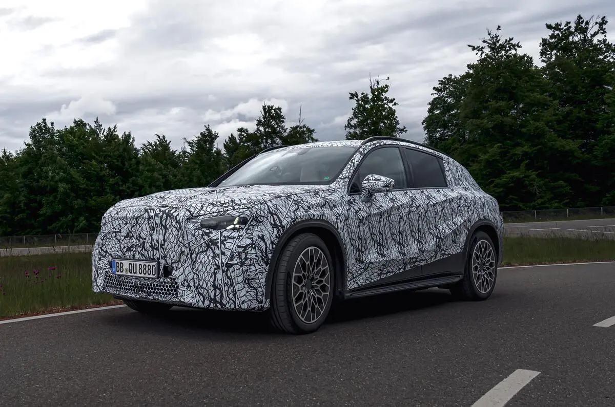 Mercedes-Benz GLC elétrico com camuflagem