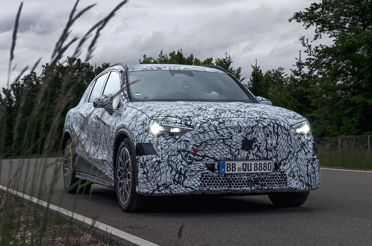 Mercedes-Benz GLC elétrico com camuflagem