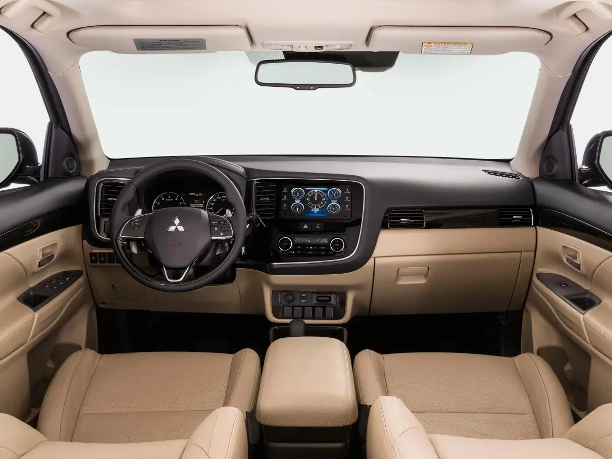 Interior do Mitsubishi Outlander 2017