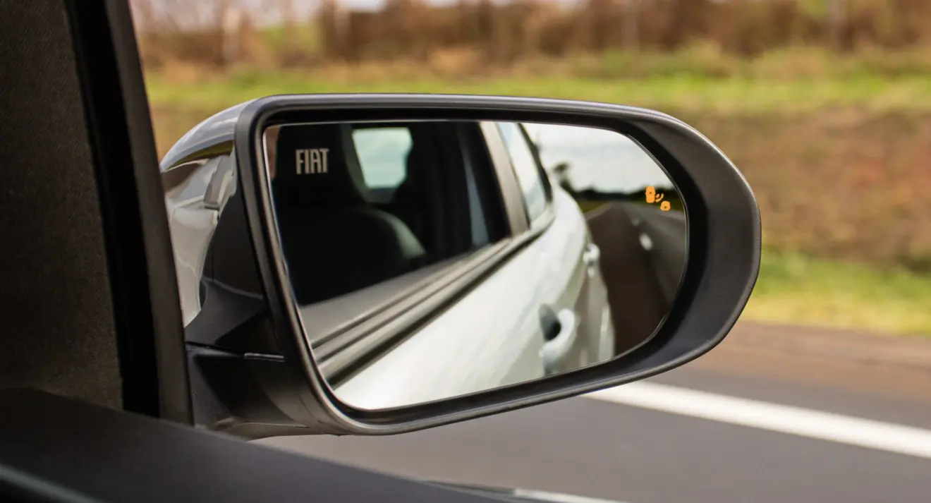 Alerta de ponto-cego do Fiat Fastback Impetus