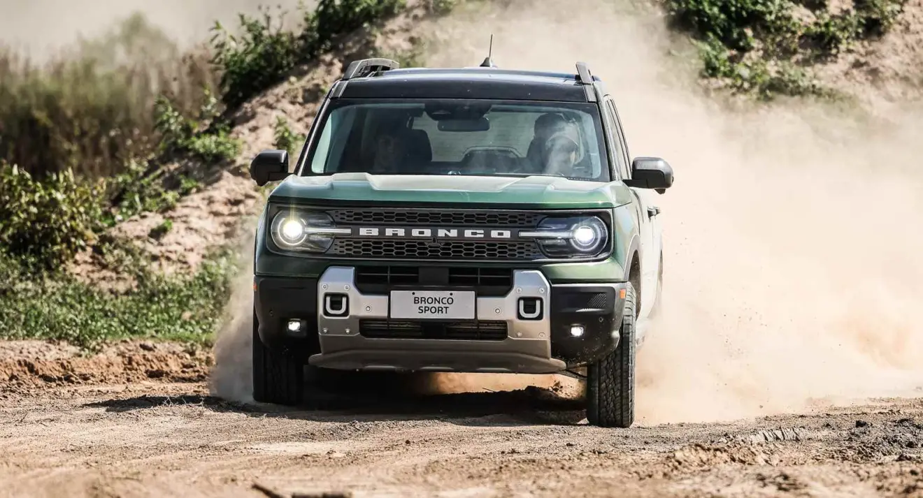 Ford Bronco Sport andando no off-road