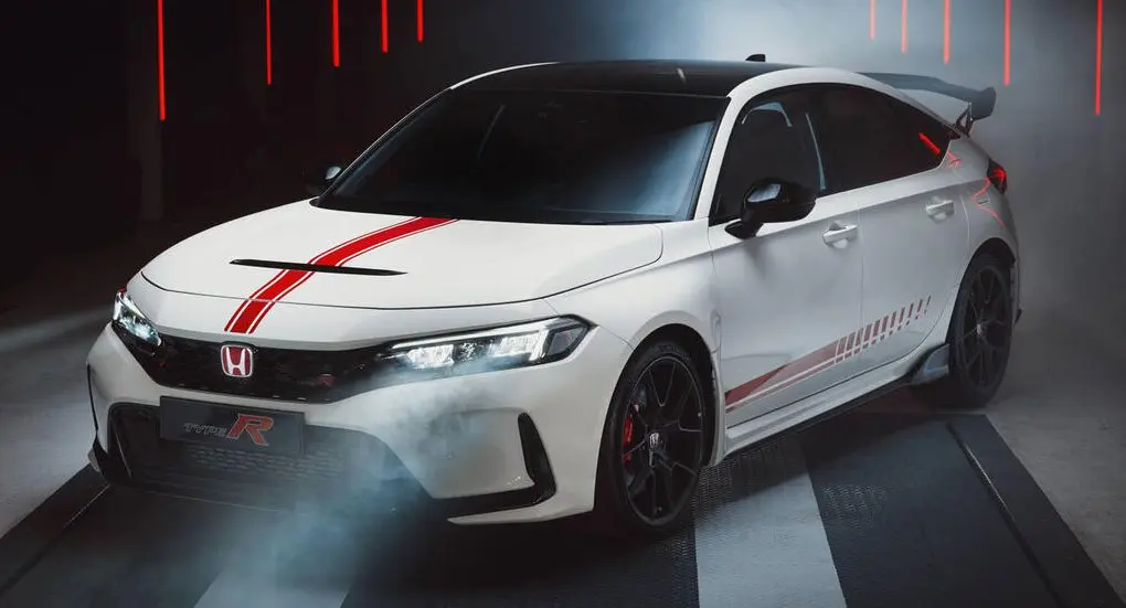 Honda Civic Type R Ultimate Edition branco parado de frente