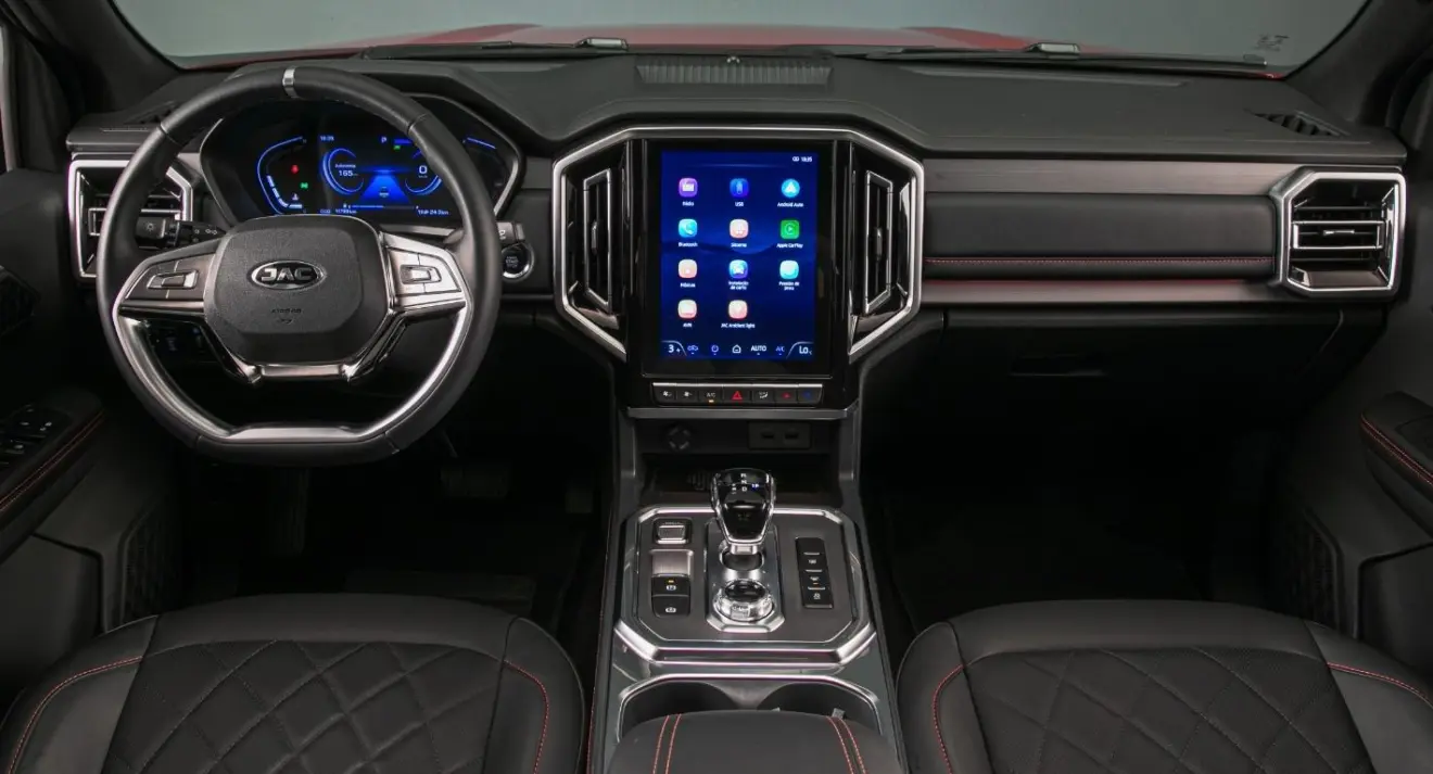 Interior da nova versão da caminhonete média 