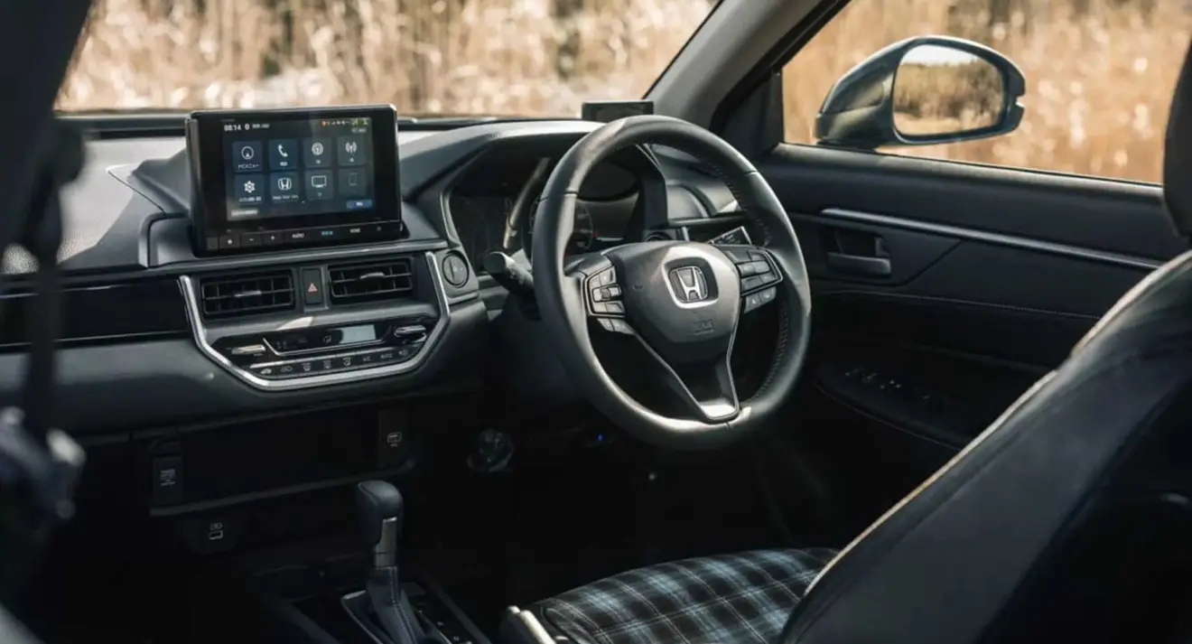 Interior do Honda WR-V transformado em Jeep Cherokee