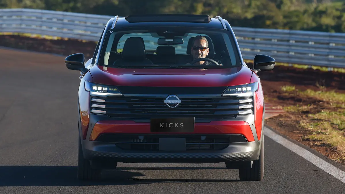 Nissan Kicks Platinum 2026 vermelho de frente