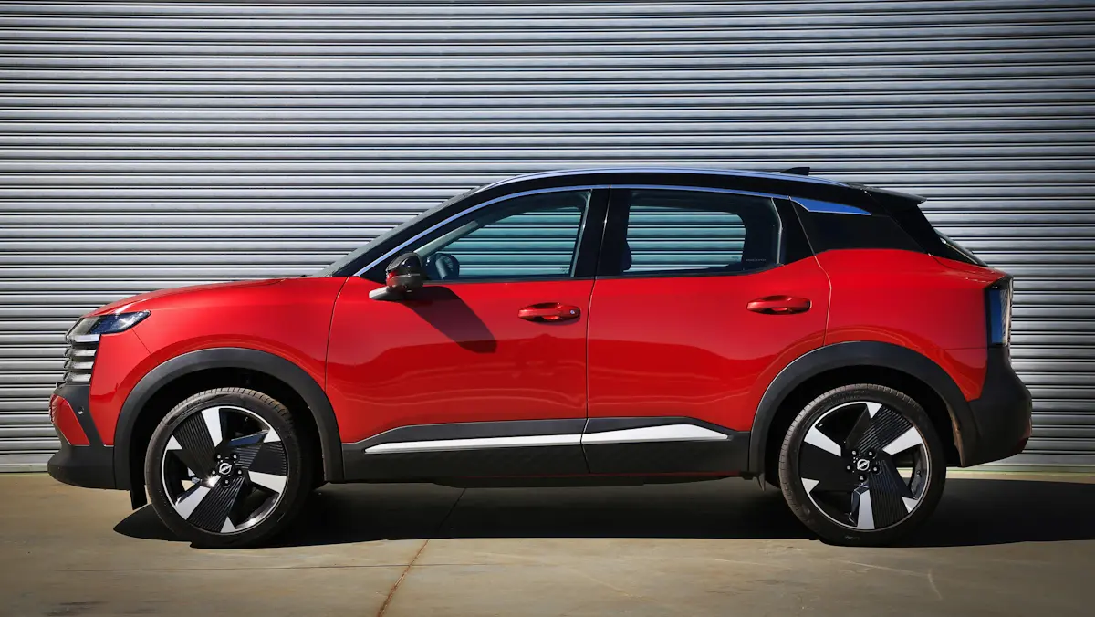 Nissan Kicks Platinum 2026 vermelho de lado