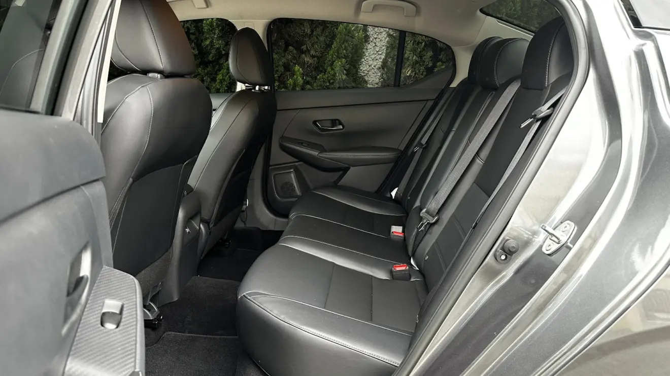 Espaço traseiro do Nissan Sentra Advance