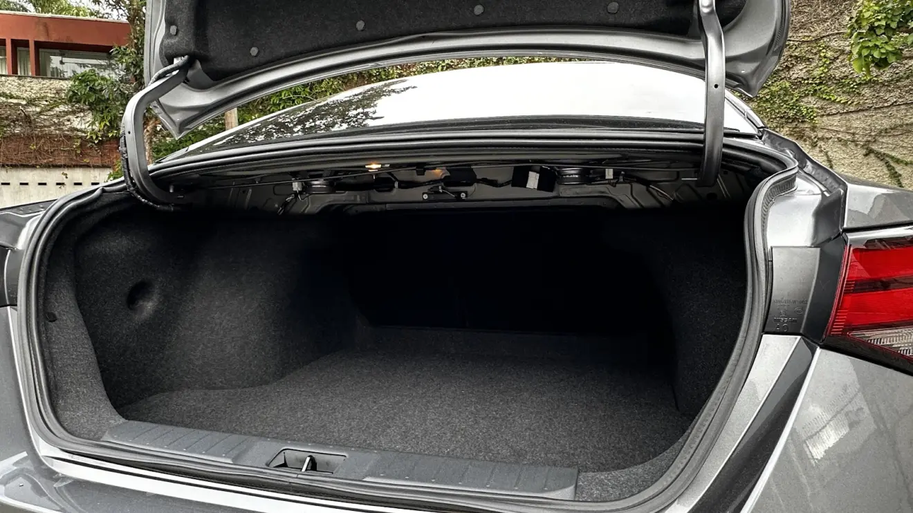 Porta-malas do Nissan Sentra Advance