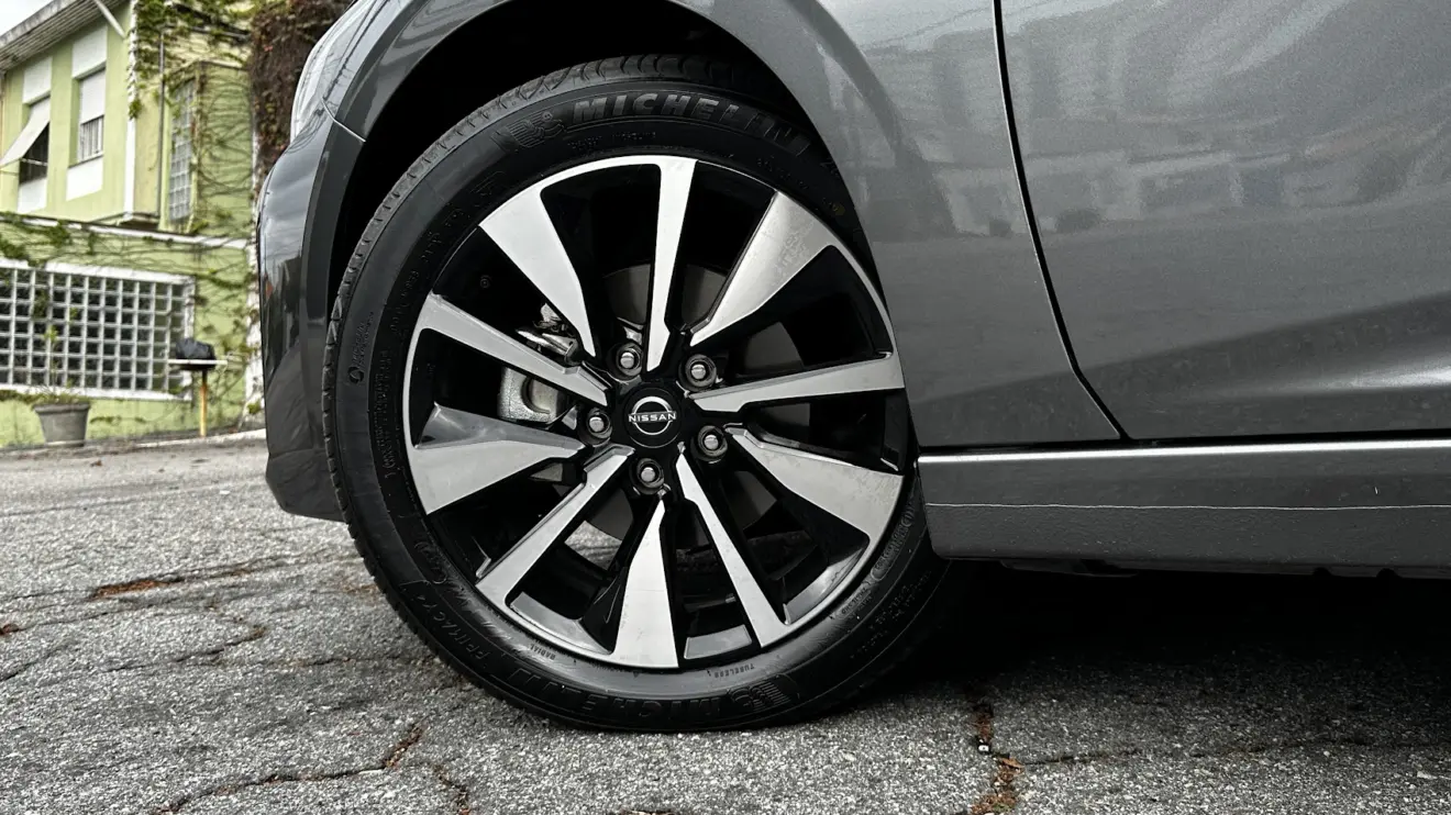 Rodas de 17 polegadas do Nissan Sentra Advance