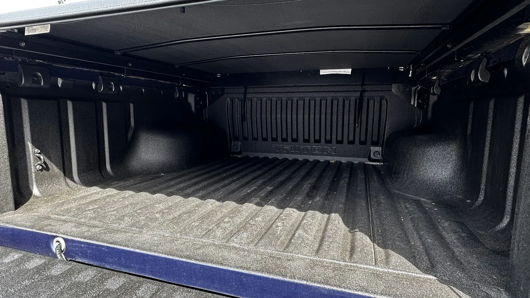 Caçamba da caminhonete média Mitsubishi Triton Katana