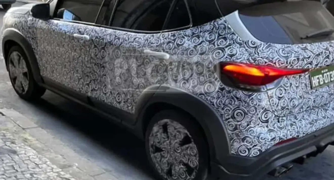 Novo Fiat Pulse Abarth camuflado de lateral na cidade