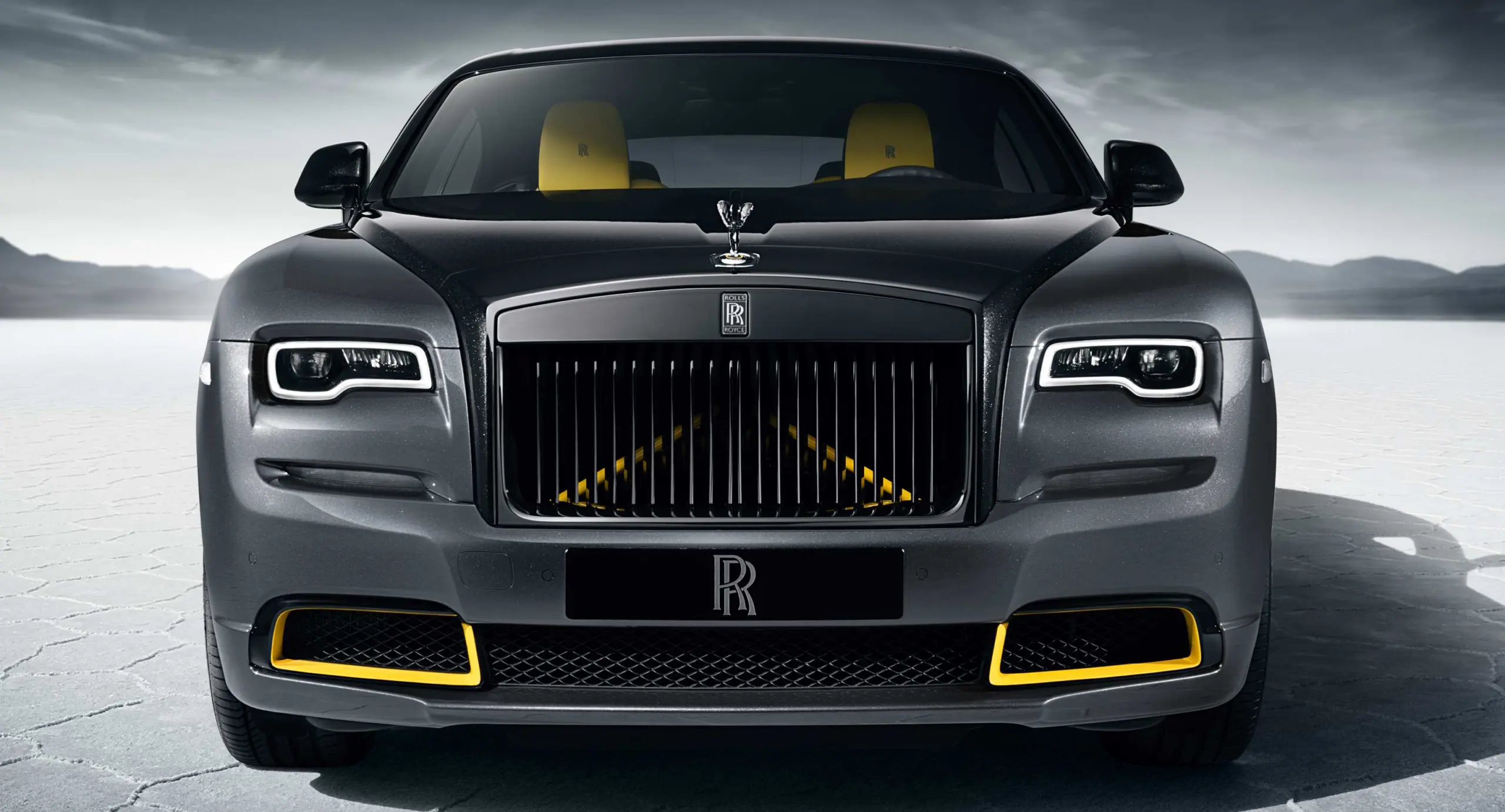 Rolls-Royce Wraith-Black Arrow de frente é um carro com nome de dar medo