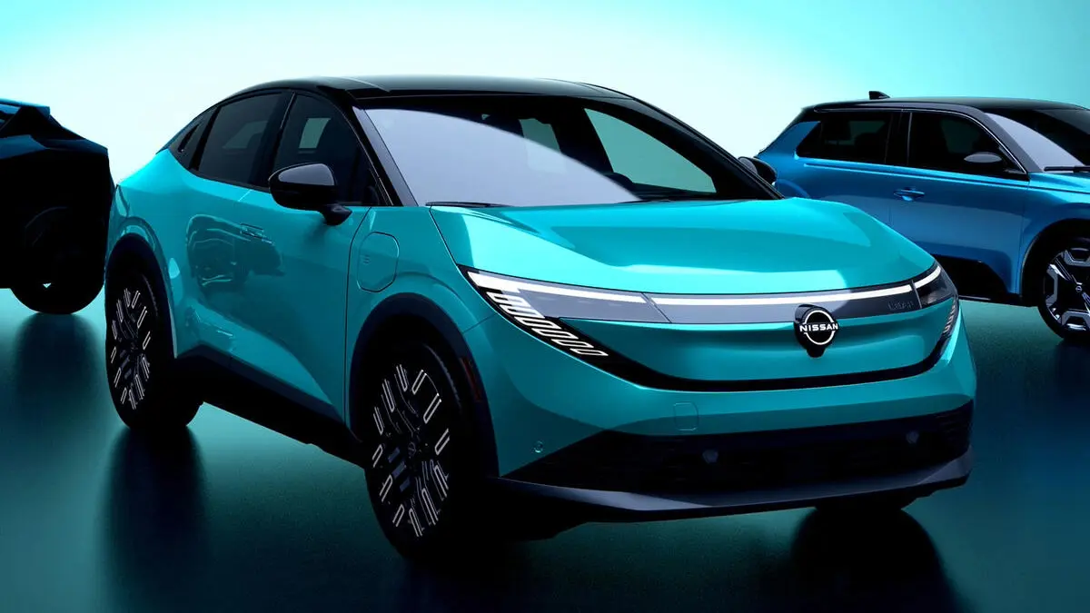 Nissan Leaf de terceira geração na cor azulada de frente