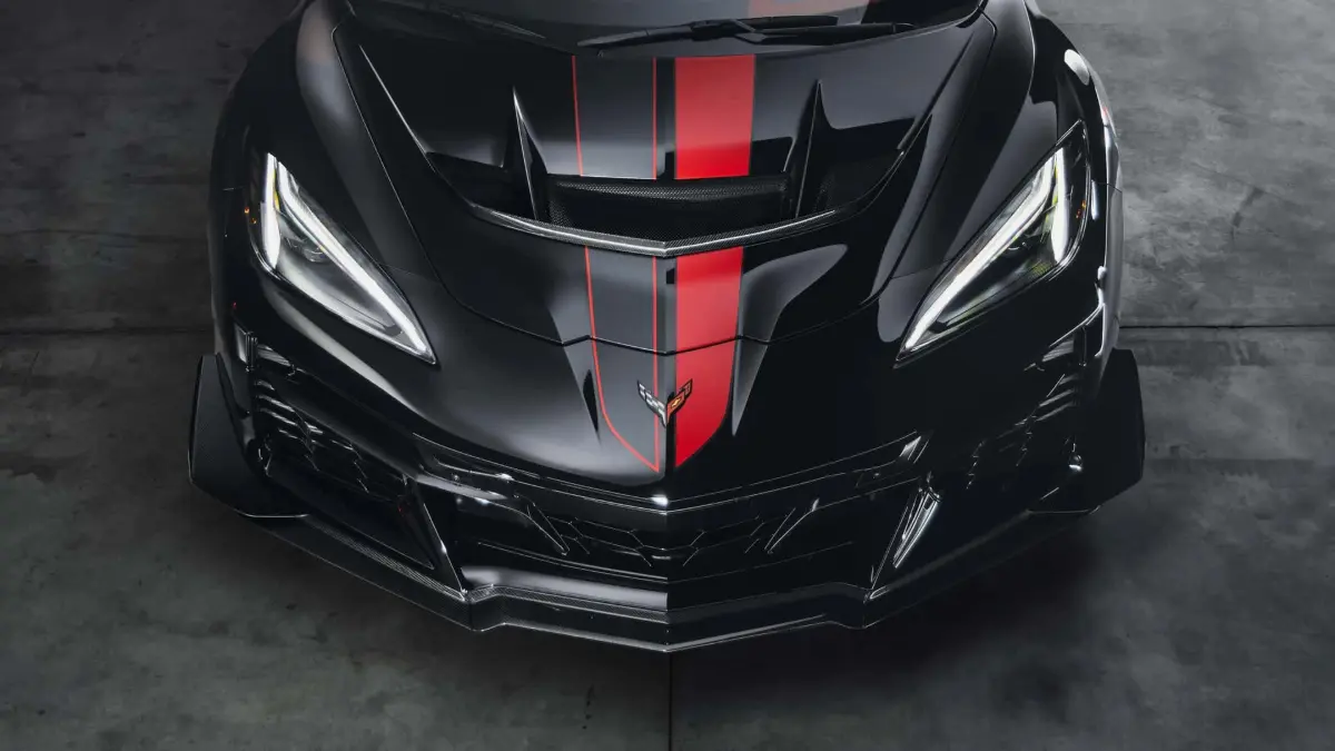 Detalhes da frente do Chevrolet Corvette ZR1X preto