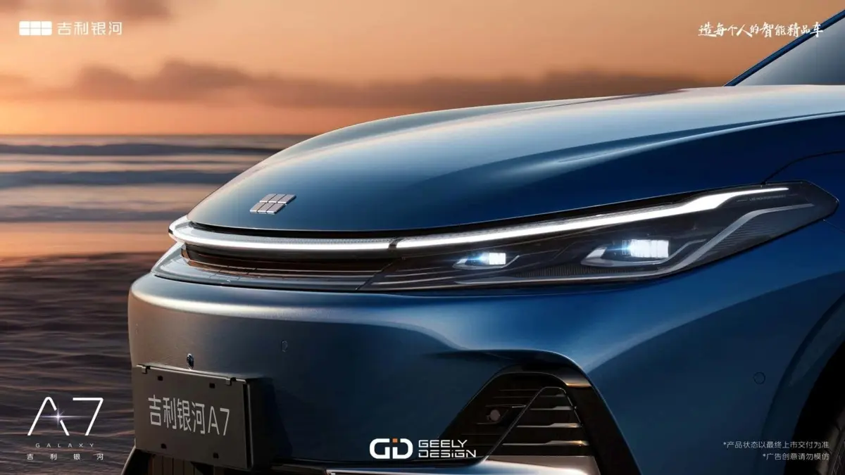 Geely Galaxy A7 azul aproximado, mostrando a dianteira em LED