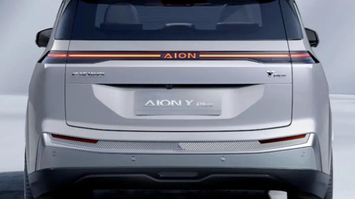 GAC Aion Y Plus reestilizado na China de traseira