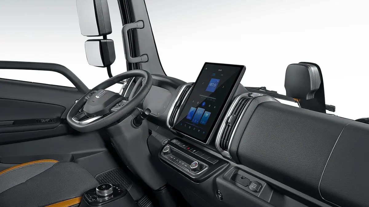 Interior do Farizon H9E 