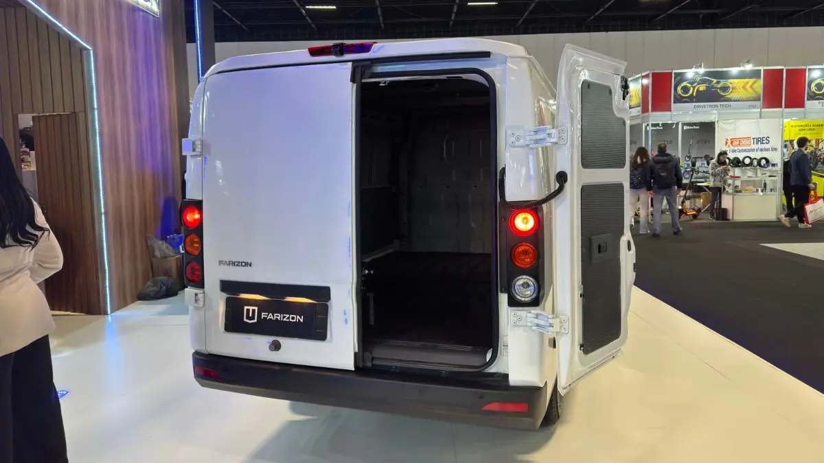 Farizon V6E estática branca na Eletro Car Show 2026