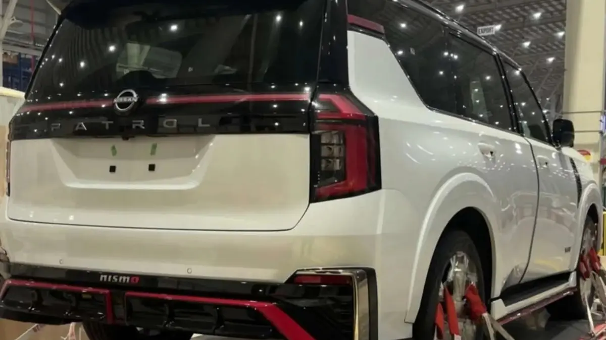 Nissan Patrol Nismo branco parte traseira estática