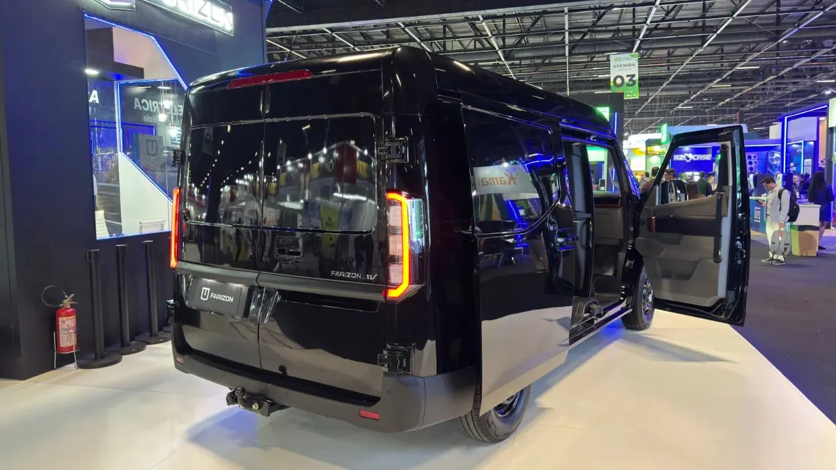 Farizon Supervan preta estática