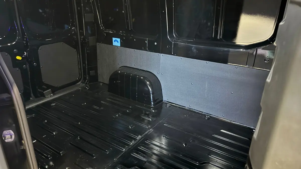 Interior da Farizon Supervan preta