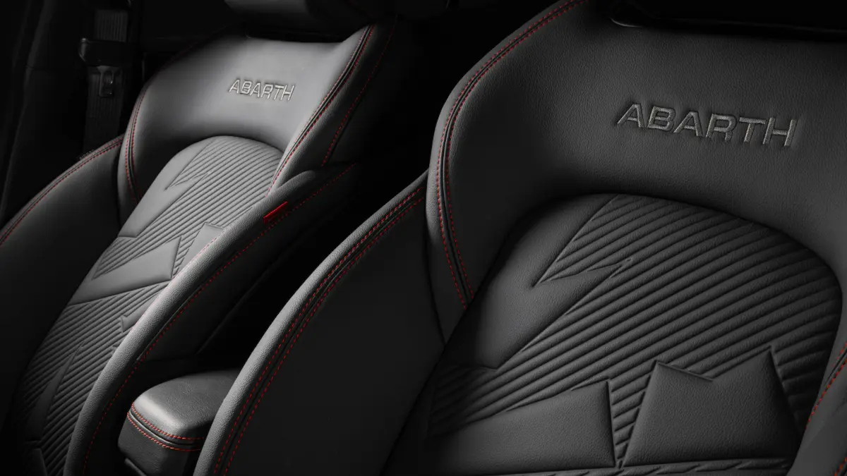 Bancos em preto do Fiat Pulse Abarth