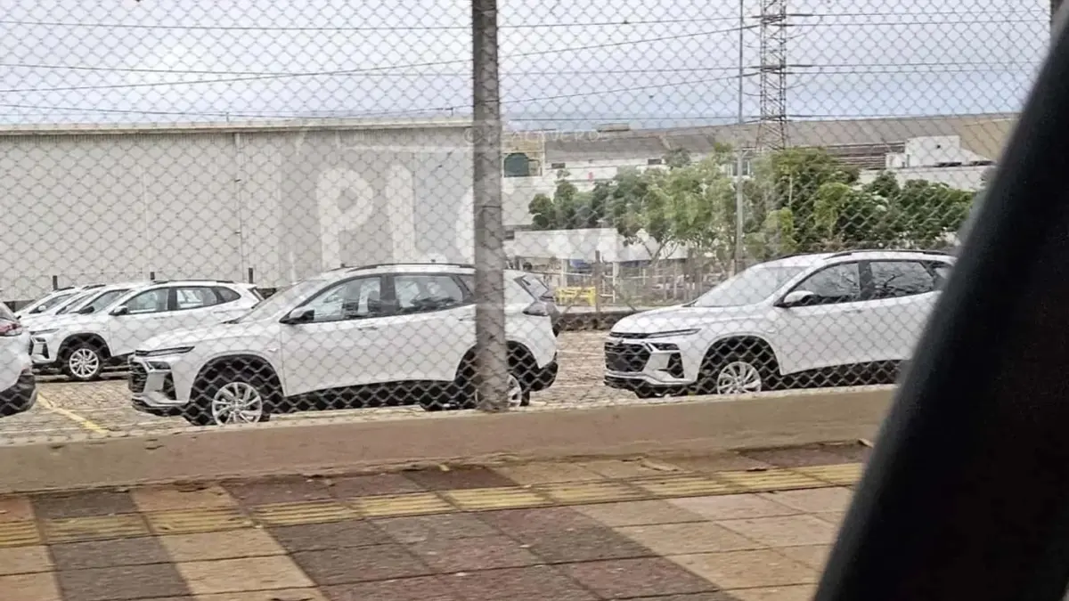 Flagra do facelift do Chevrolet Tracker na fábrica de São Cateano do Sul (SP)