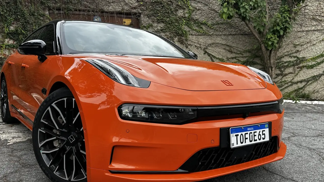 Detalhe da dianteira do Zeekr 001